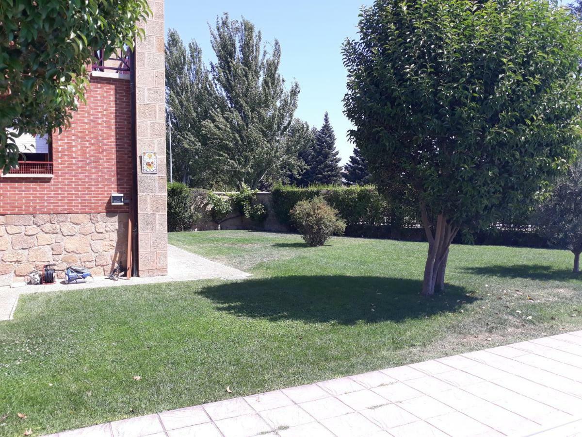 Preciosa Casa Independiente Con Piscina Cubierta Y Gran Jardin Privados Haro Exterior photo